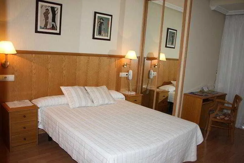 Room, A&H El Parque, Madrid