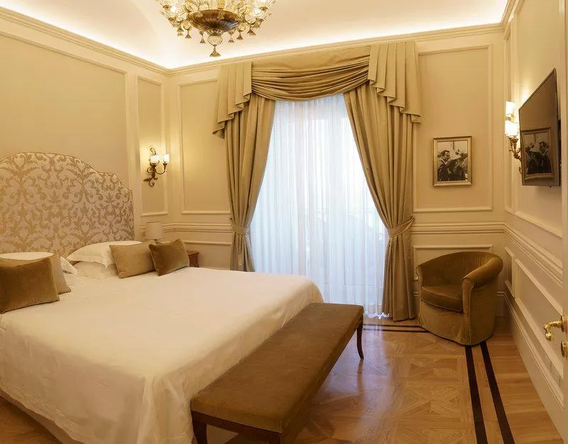 SUITE TWO BEDROOMS Room, Grand Hotel Excelsior Vittoria Spa, Naples