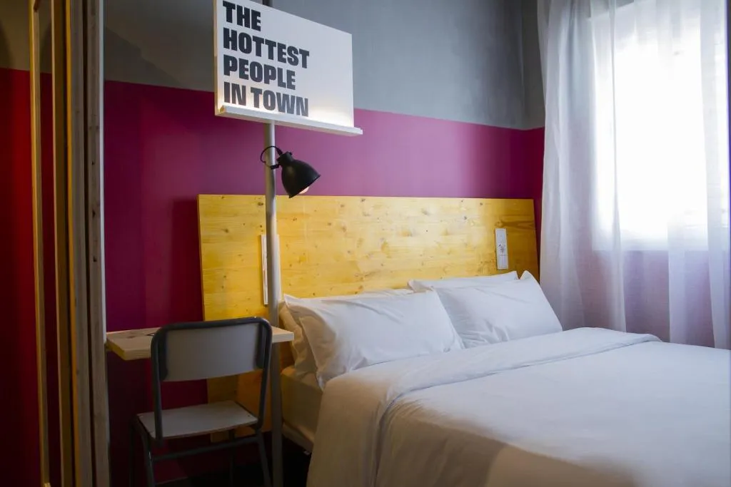 DOUBLE SUPERIOR Room, room00 Valencia Hostel, Valencia