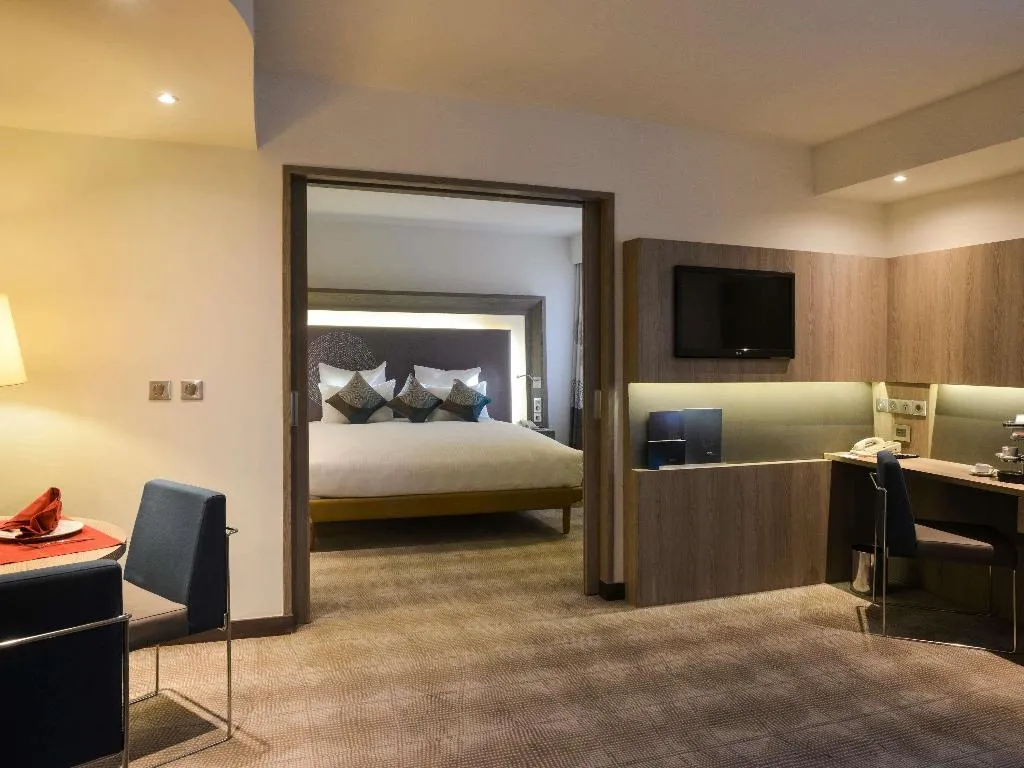 SUITE KING SIZE BED Room, Novotel Cairo Airport, Cairo