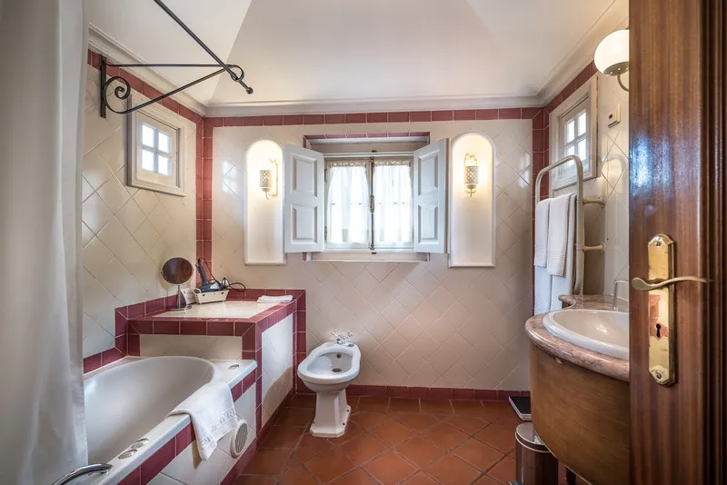 Room, Lawrence's Hotel, Lisbon