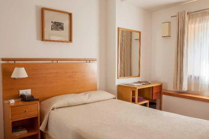 SINGLE STANDARD Room, Do Lago, Porto