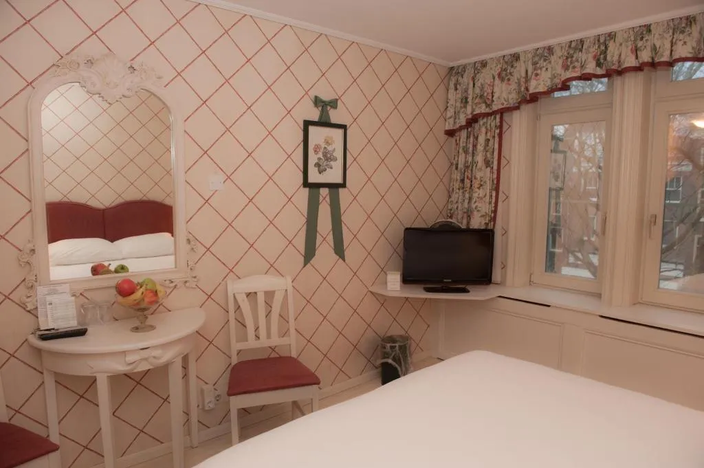 DOUBLE STANDARD Room, Imperial, Amsterdam