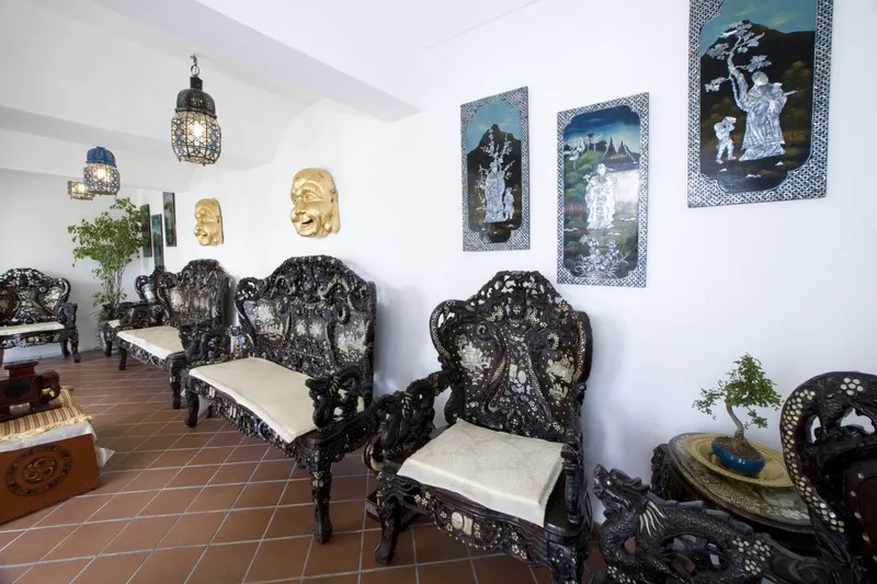 Lobby, Oriente, Naples