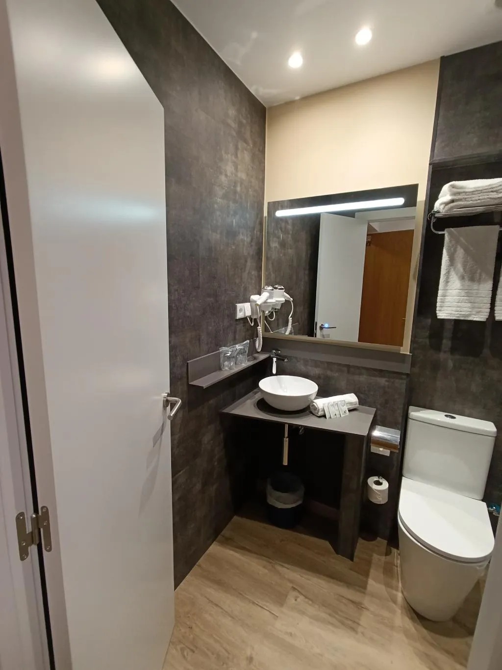 SINGLE STANDARD Room, Hotel Travessera, Barcelona