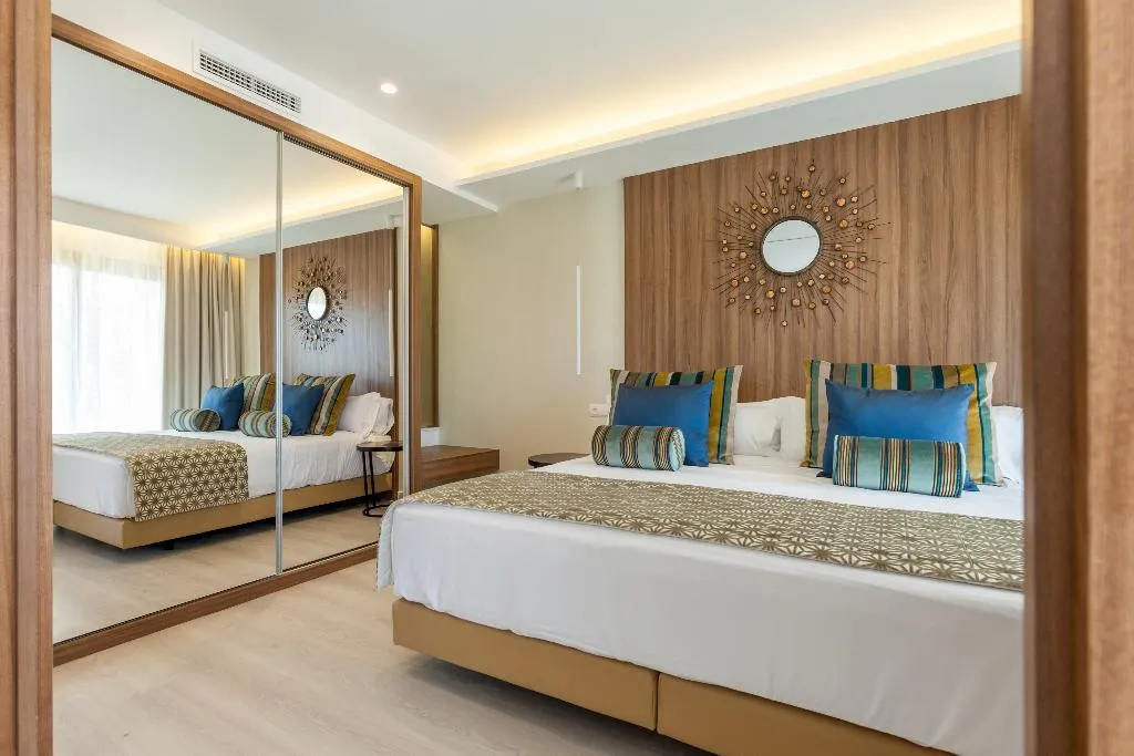SUITE POOL VIEW Room, Zafiro Palace Alcudia, Majorca