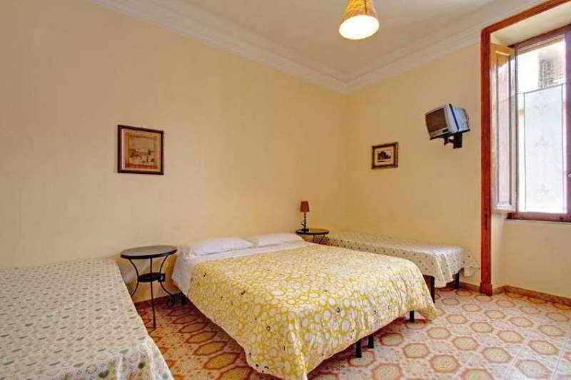 Room, BB King Square, Naples