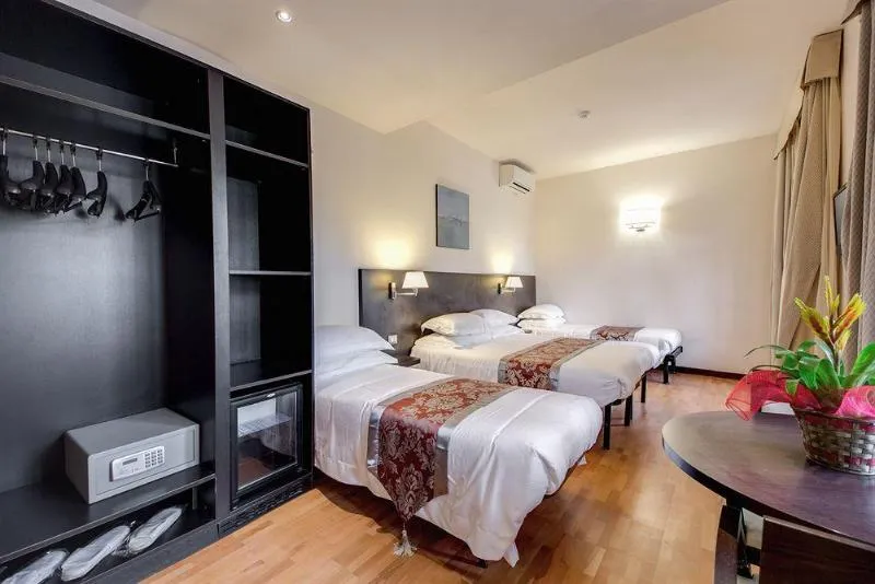 QUADRUPLE STANDARD Room, Regal Park Hotel, Rome