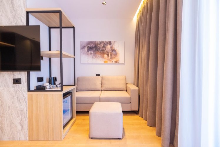 Tris3 Hotel, Kavaje