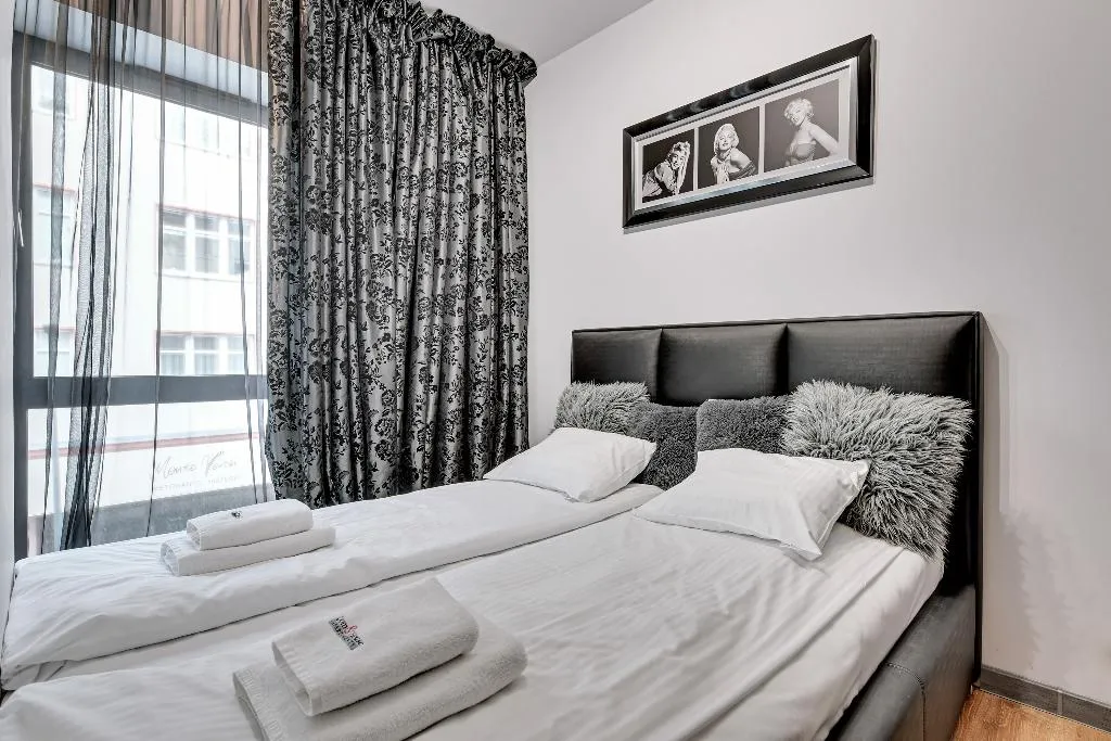 APARTMENT DELUXE ONE BEDROOM Room, Dom & House Apartments Baltiq Plaza, Gdansk