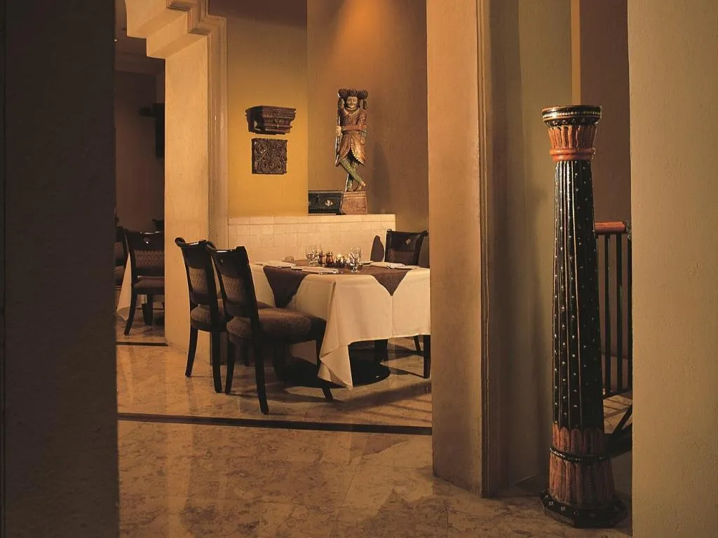 Restaurant, Hilton Cairo Grand Nile, Cairo