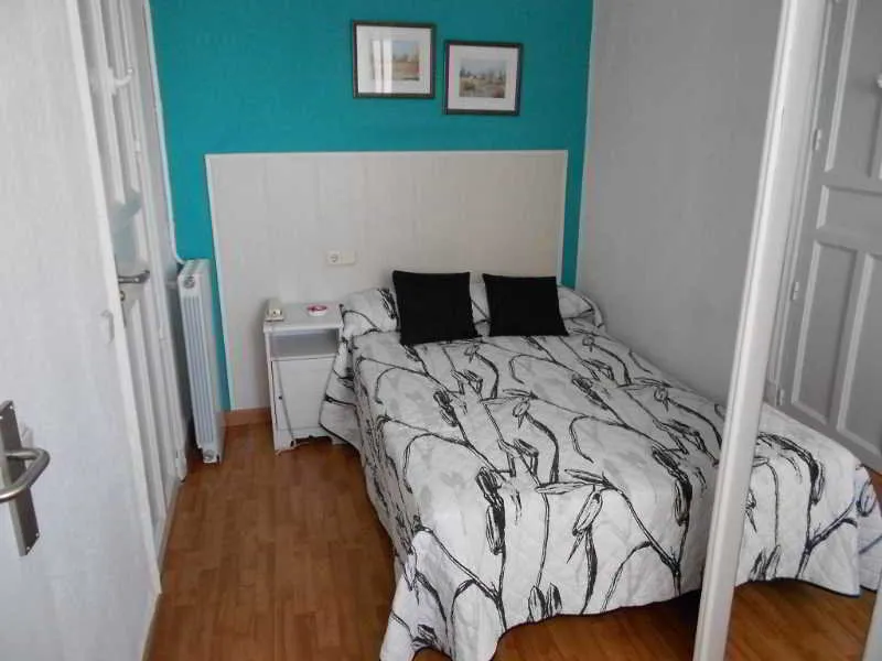 Room, Hostal Valencia, Madrid