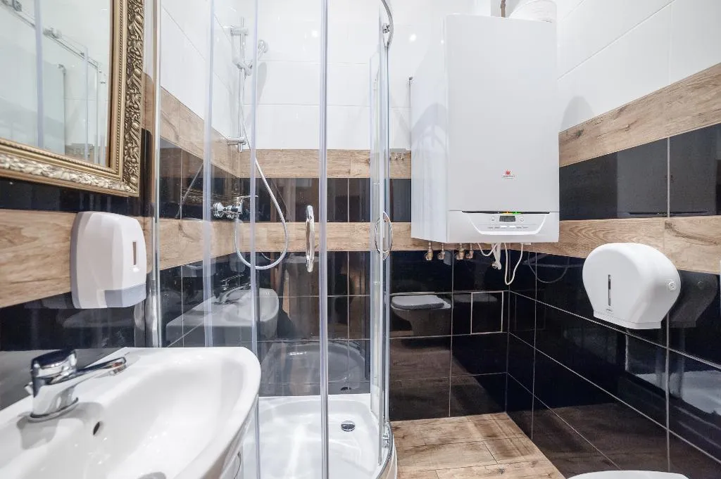 DOUBLE WITH SHARED BATHROOM Room, Dizzy Daisy Hostel, Krakow