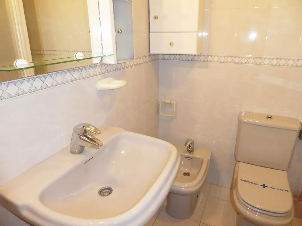 APARTMENT CAPACITY 6 TWO BEDROOMS Room, Apartamentos Surfing3000, Valencia
