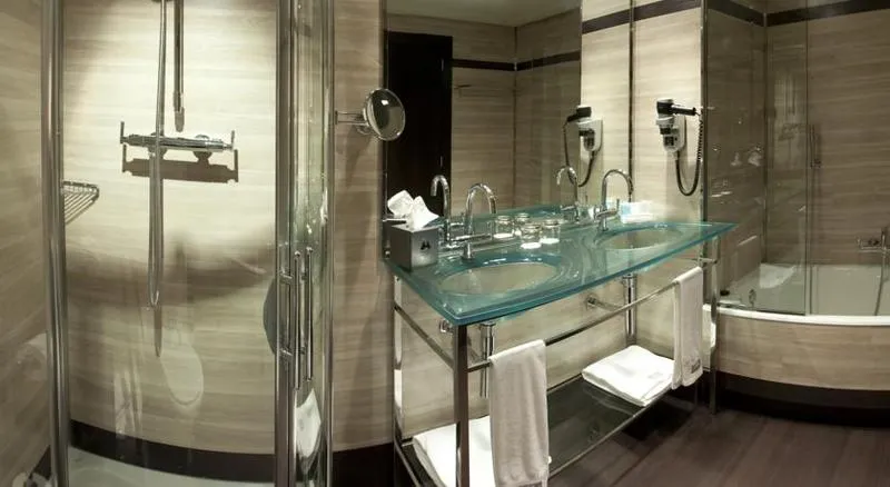 DOUBLE STANDARD Room, Santos Maydrit Airport, Madrid