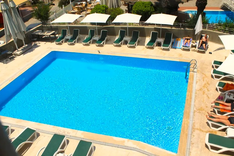 Pool, Yunus, Dalaman