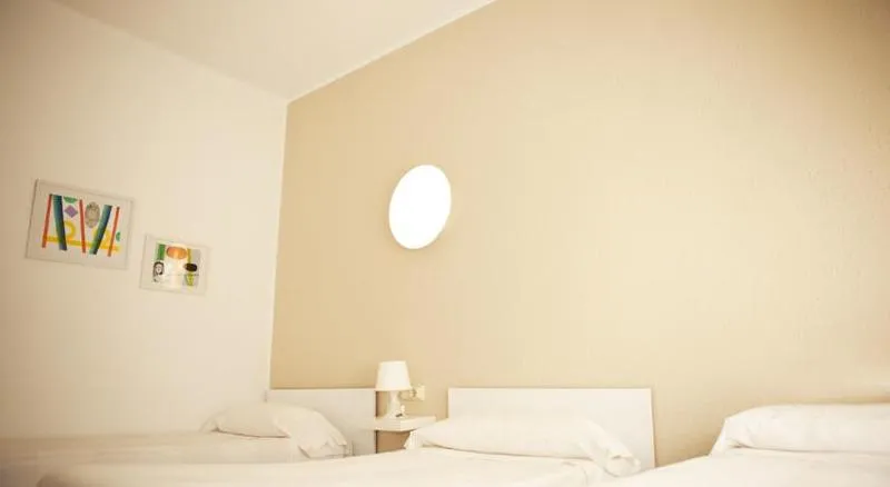 TRIPLE STANDARD Room, Malvarrosa Beach Rooms, Valencia