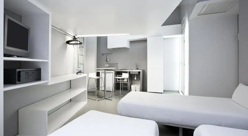 TRIPLE STANDARD Room, Melon District Poble Sec, Barcelona