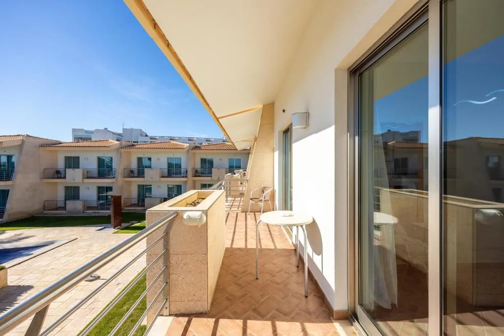 APARTMENT POOL VIEW Room, Pontalaia, Algarve