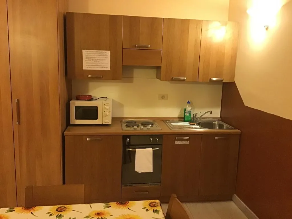 STUDIO CAPACITY 4 Room, Gemini City Centre Studios, Florence