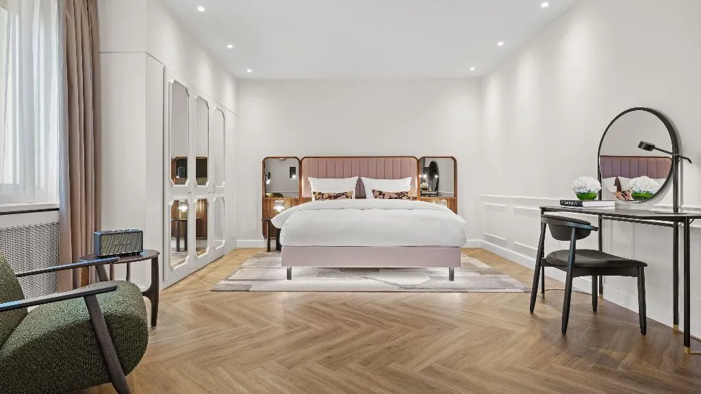 SUITE STANDARD Room, Vignette Collection Bristol Berlin, Berlin