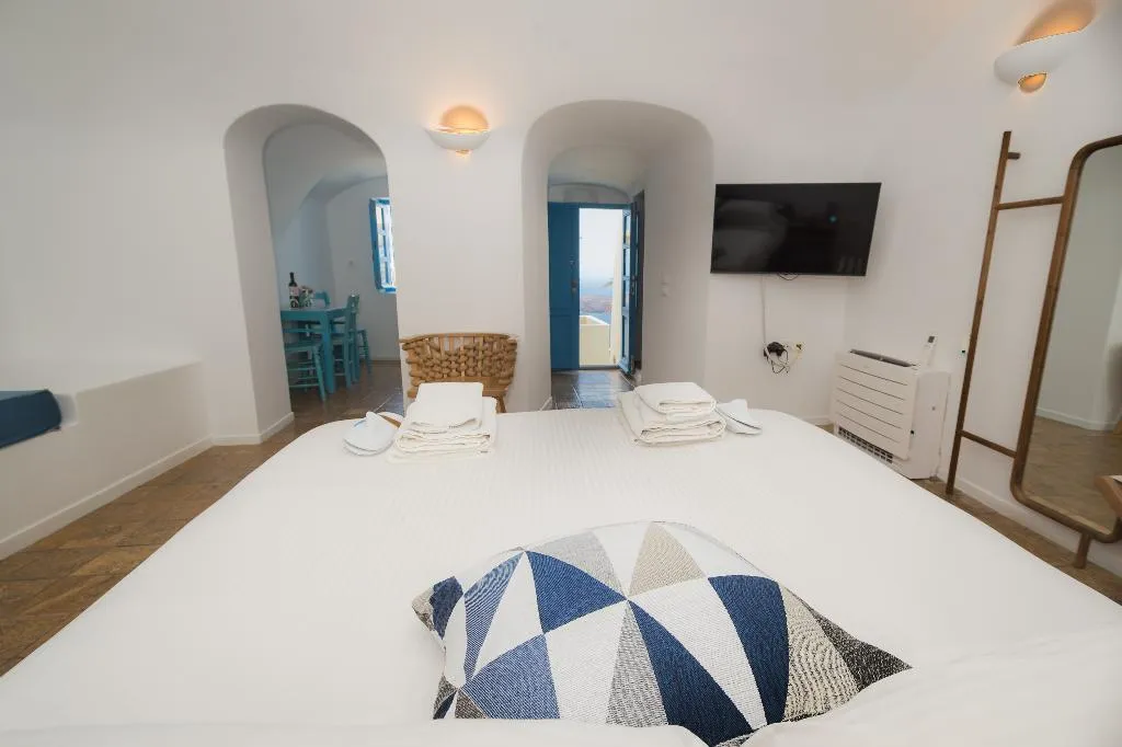 SUITE STANDARD Room, Pantelia Suites, Santorini