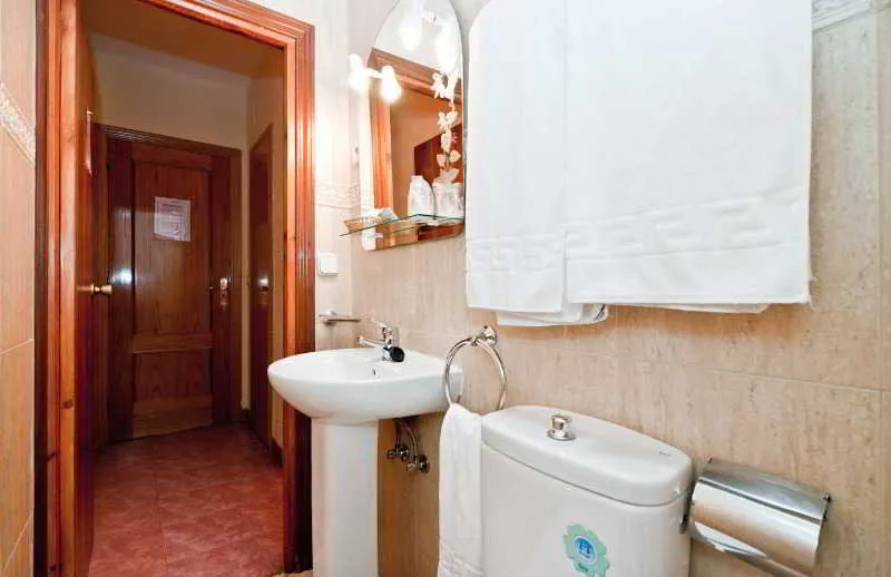 Room, Oporto, Madrid