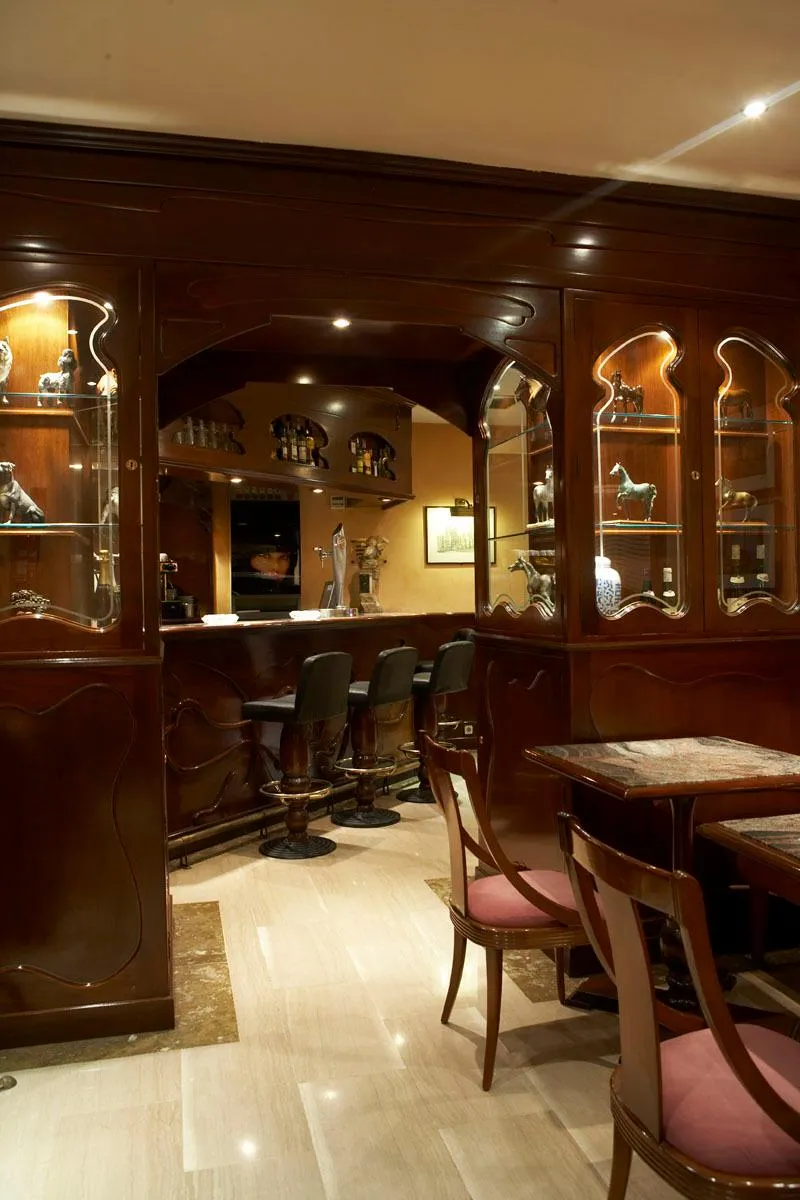 Bar, Gaudi, Barcelona