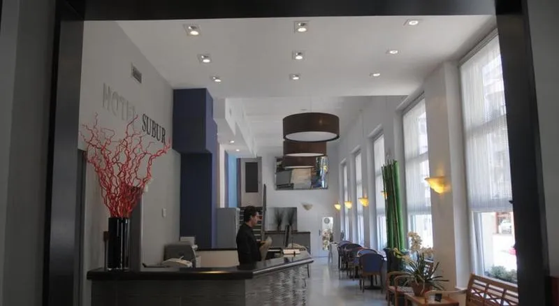 Lobby, Subur, Costa Brava
