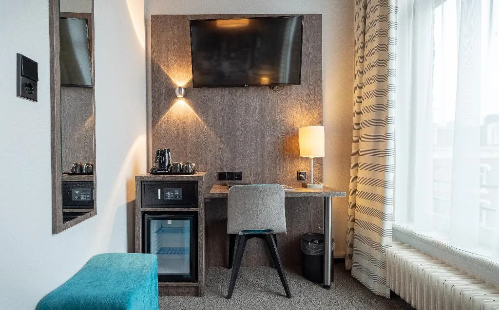 Double or Twin CITY VIEW TWO BEDS Room, Cornelisz, Amsterdam