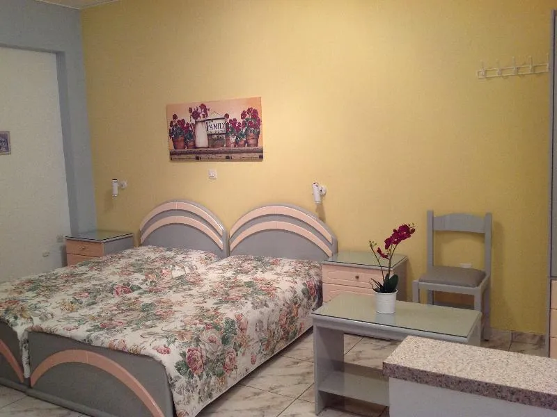 Room, Travlos Studios, Kalamata