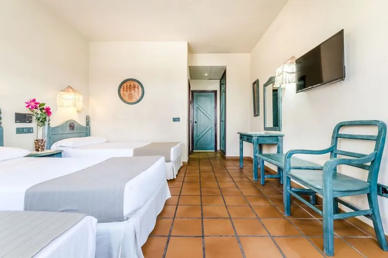 TRIPLE STANDARD Room, Hotel Almagro, Madrid