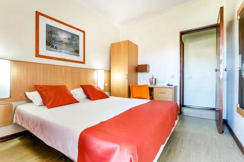 Double or Twin STANDARD Room, Jardim da Amadora, Lisbon