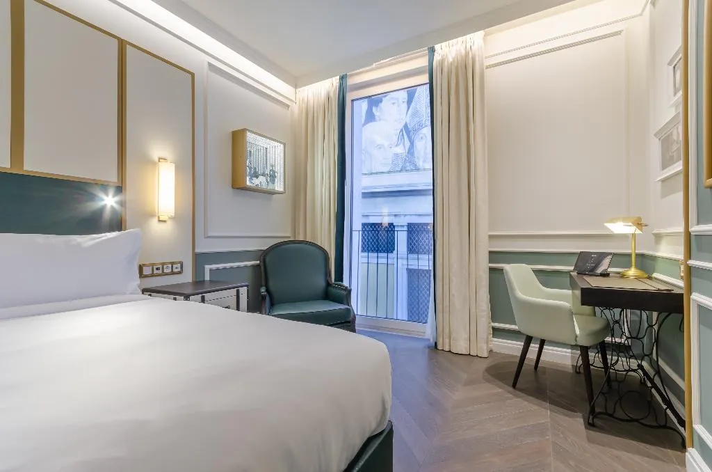 DOUBLE PREMIUM KING BED Room, The Emerald House Lisbon, Curio Collection by Hilt, Lisbon