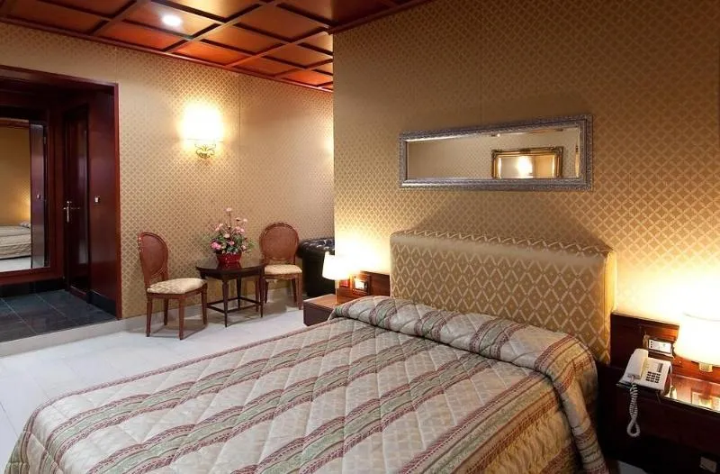 SUITE CLASSIC Room, Hotel Prince Galles, Rome