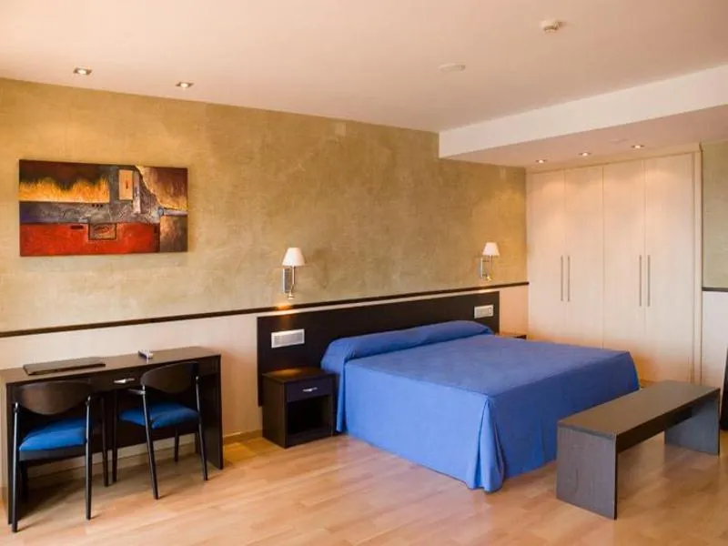 Room, Samba, Costa Brava