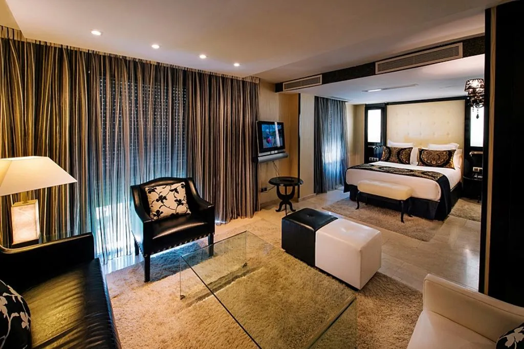 Room, Mirador de Chamartin, Madrid