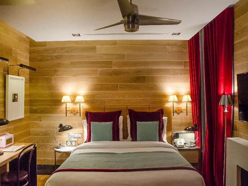 DOUBLE WITH VIEWS Room, Browns Central Hotel, Lisbon