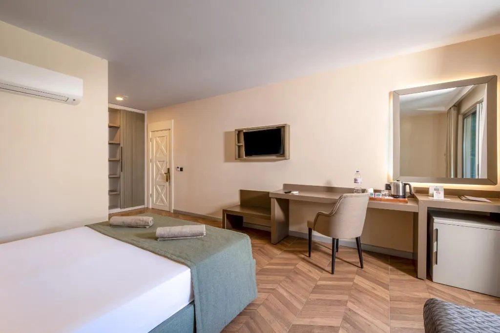 Room, Crystal Flora Pearl Collection, Antalya