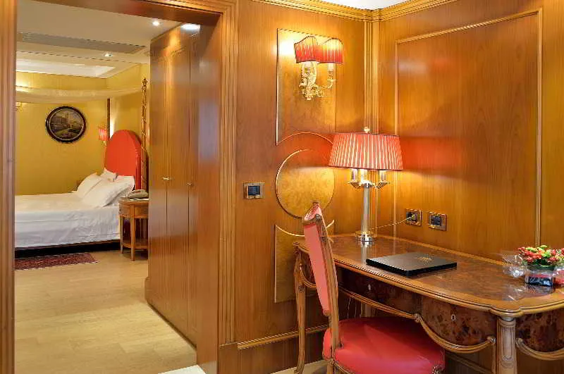 Room, Hotel Homs, Rome