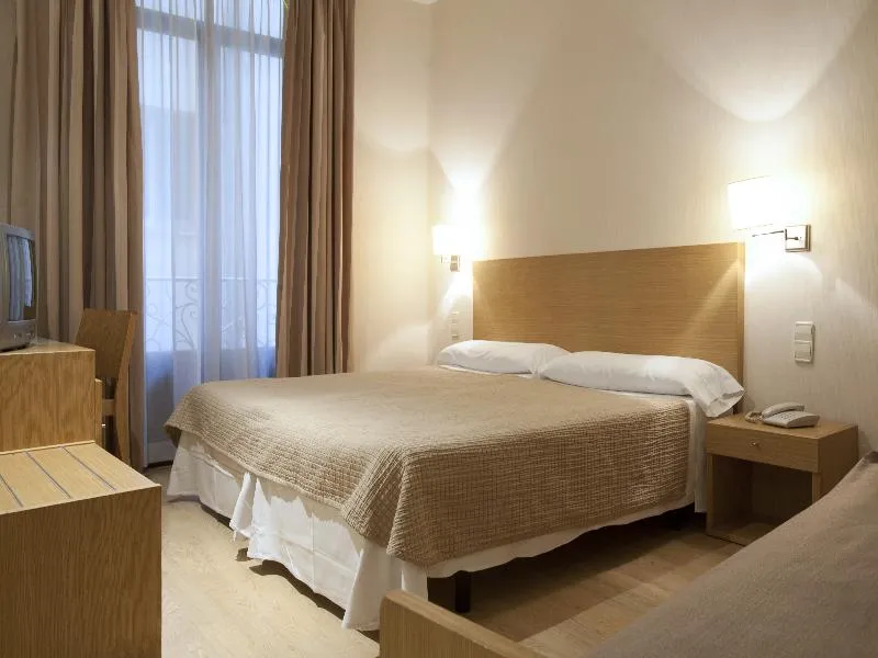 Room, Regente, Madrid