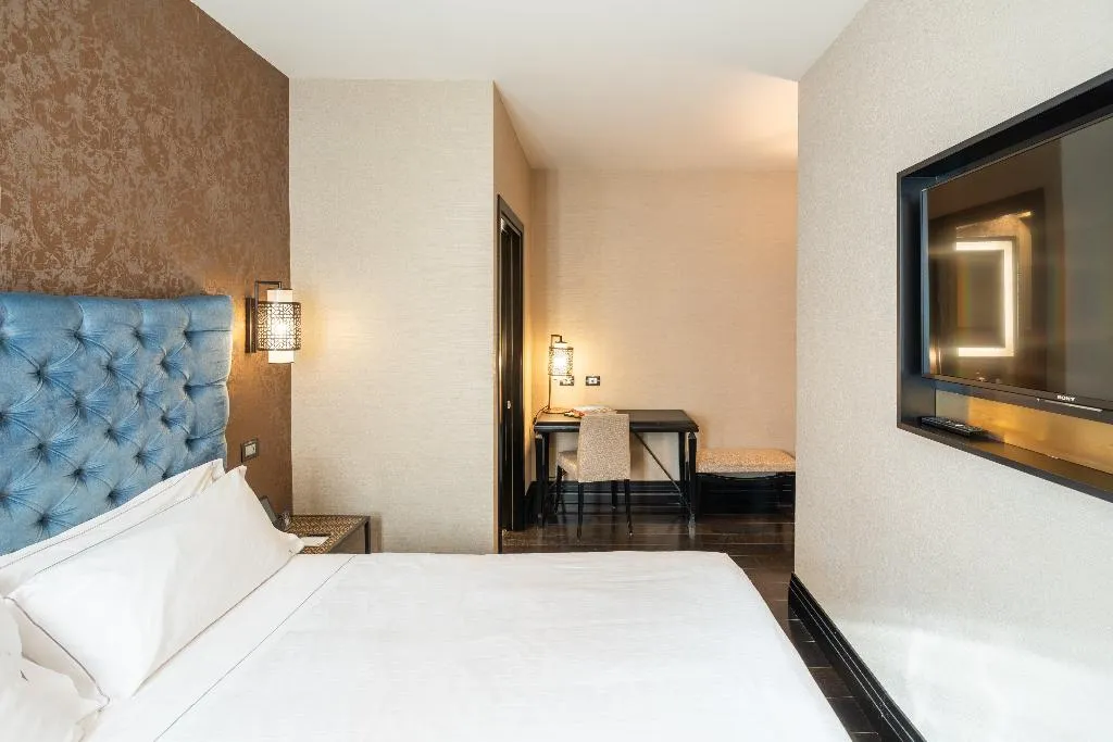 DOUBLE KING SIZE BED Room, Vignette Collection The Venice Times Hotel By IHG, Venice