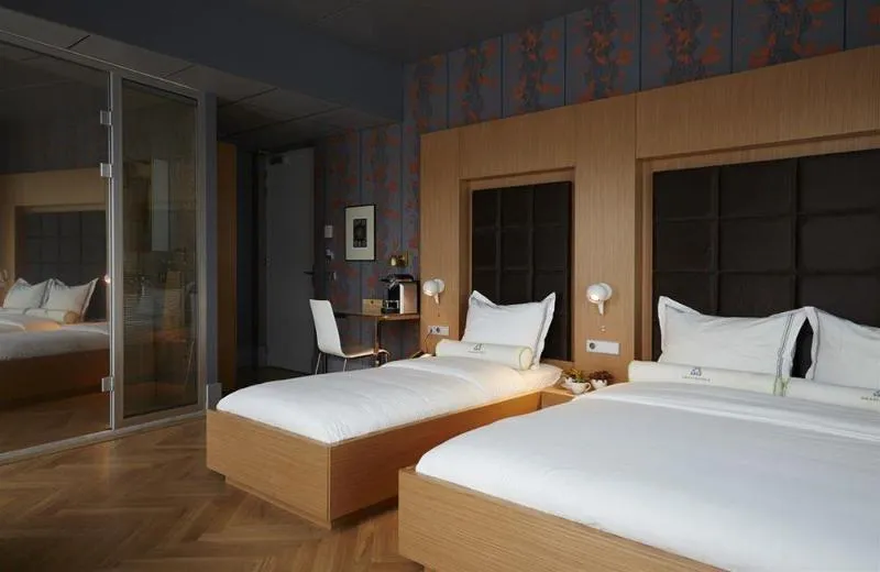 Room, Amadi Park, Amsterdam