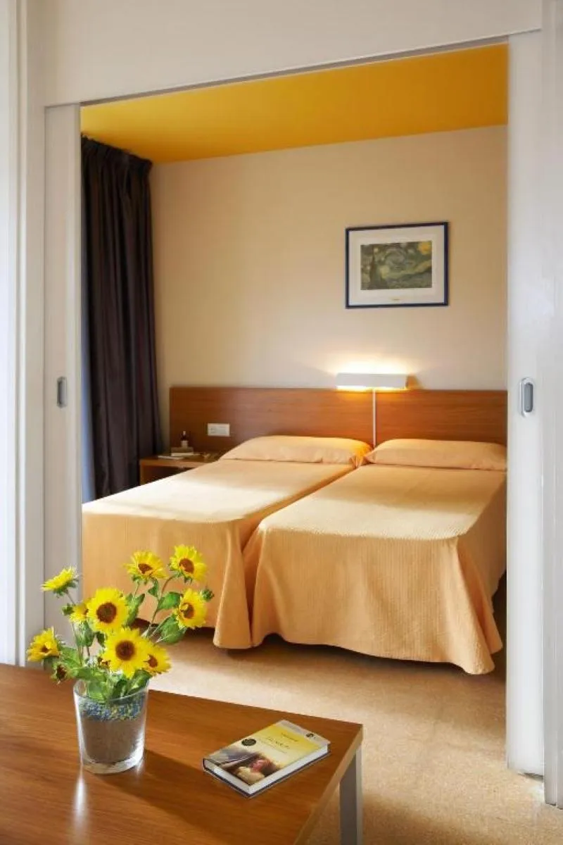 APARTMENT CAPACITY 4 TWO BEDROOMS Room, Comtat Sant Jordi, Costa Brava