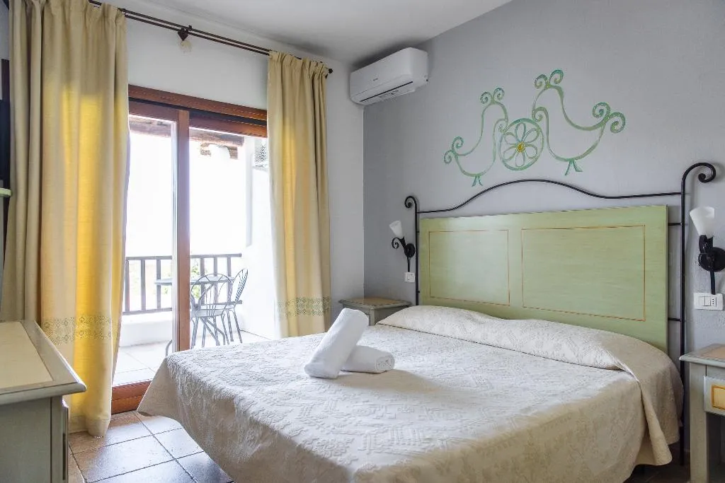 DOUBLE DELUXE SEA VIEW Room, Hotel Pedra Santa, Olbia