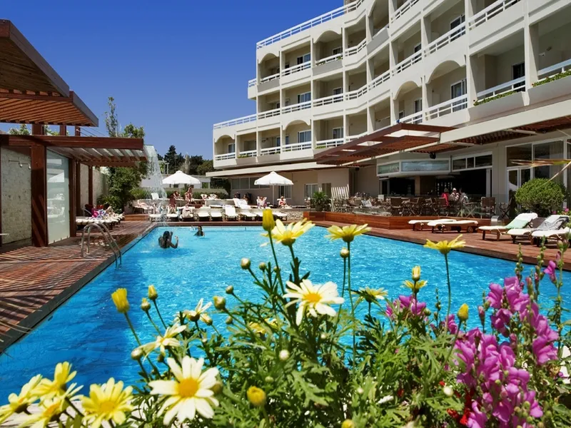 Pool, Athineon, Rhodes