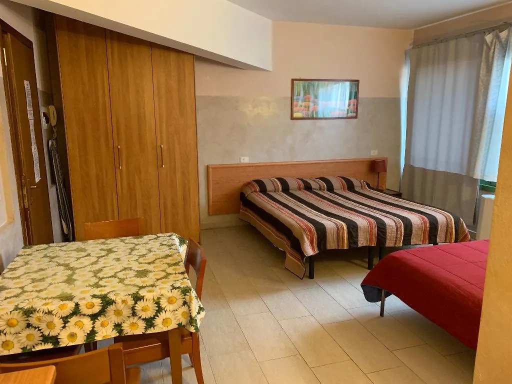 STUDIO CAPACITY 4 Room, Gemini City Centre Studios, Florence