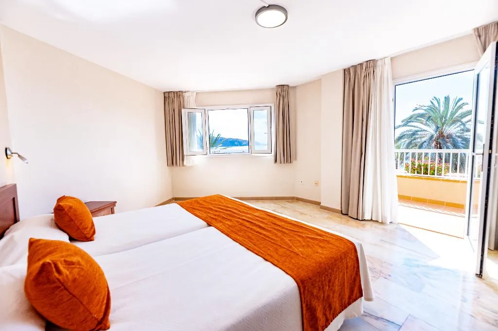 APARTMENT CAPACITY 7 THREE BEDROOMS Room, Vistasur, Tenerife