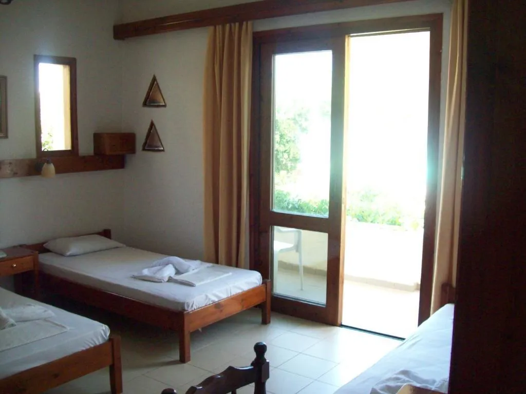 STUDIO CAPACITY 3 Room, Kato Stalos Beach, Crete