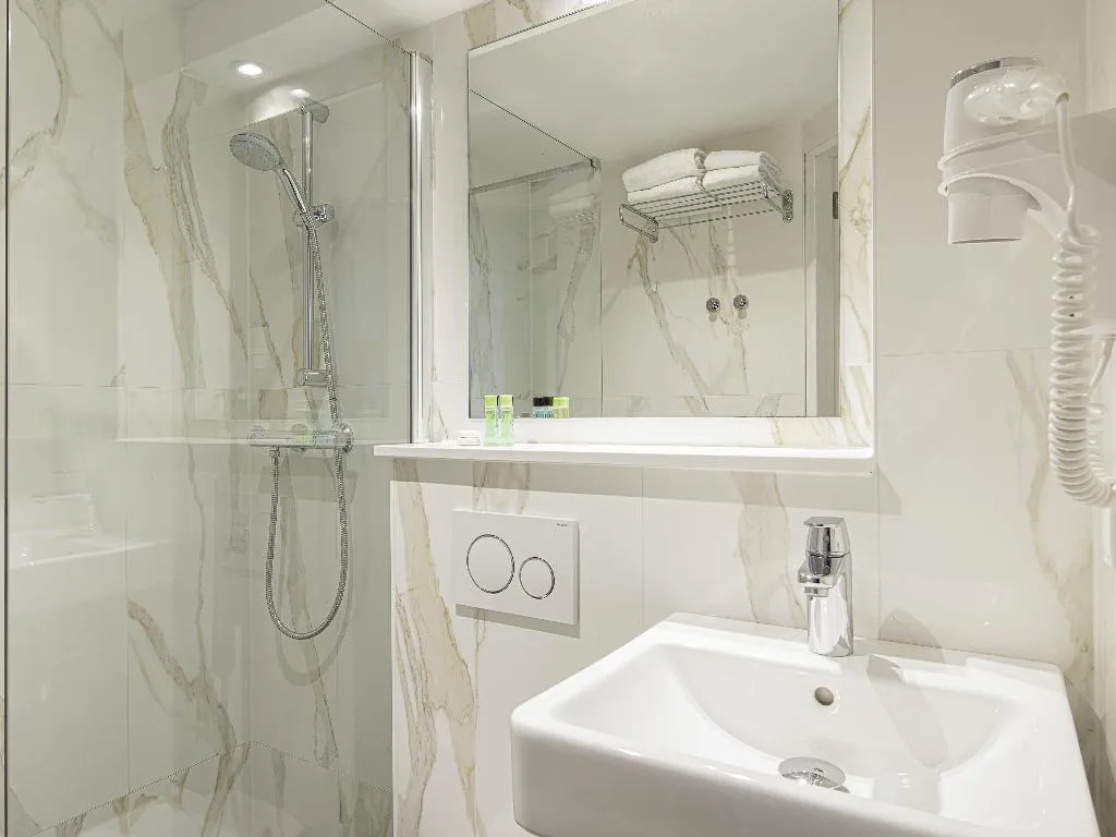 DOUBLE basement Room, Ibis Styles Amsterdam City, Amsterdam